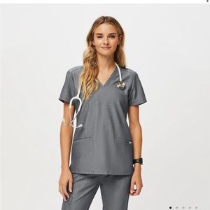 Figs Casma 3 pocket top in Medium Graphite Grey